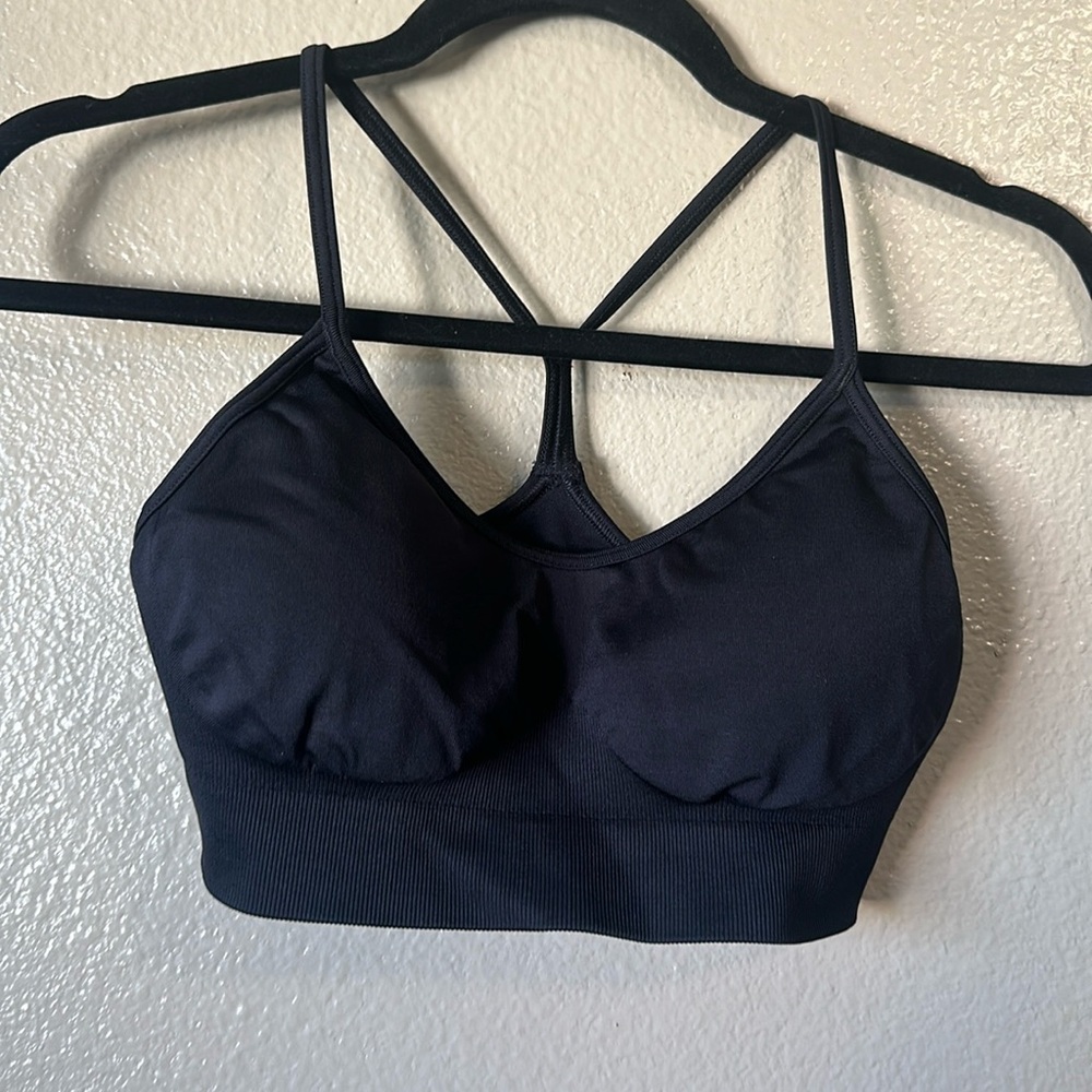 Gym shark Women’s sports bra fits XS/S